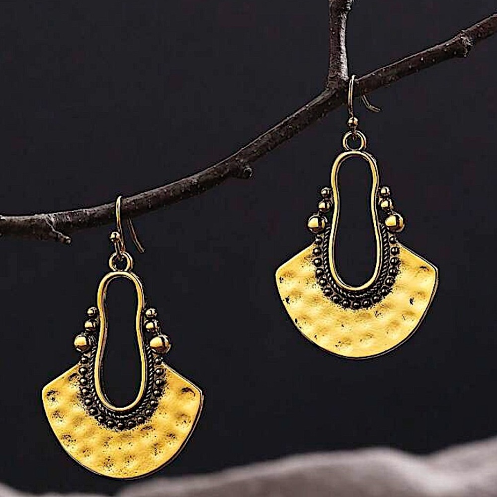 Gold-Plated Emerald Mismatched Geometric Dangle Earrings – Bold, Modern, Elegant